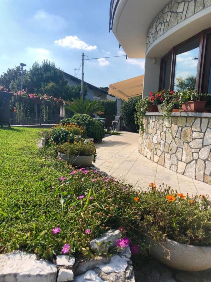 Bed and Breakfast Il Sasso Bianco Комерио Экстерьер фото