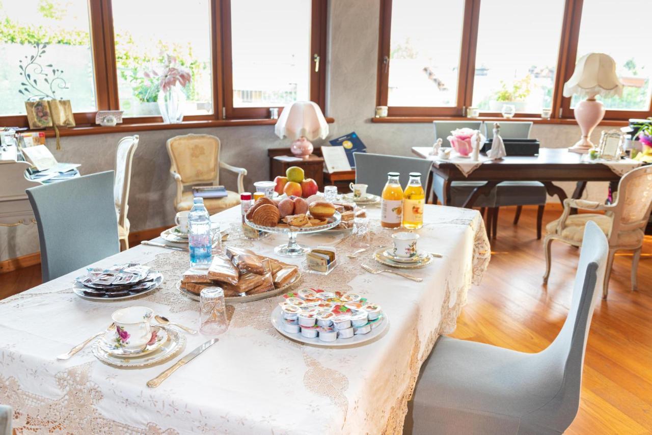 Bed and Breakfast Il Sasso Bianco Комерио Экстерьер фото