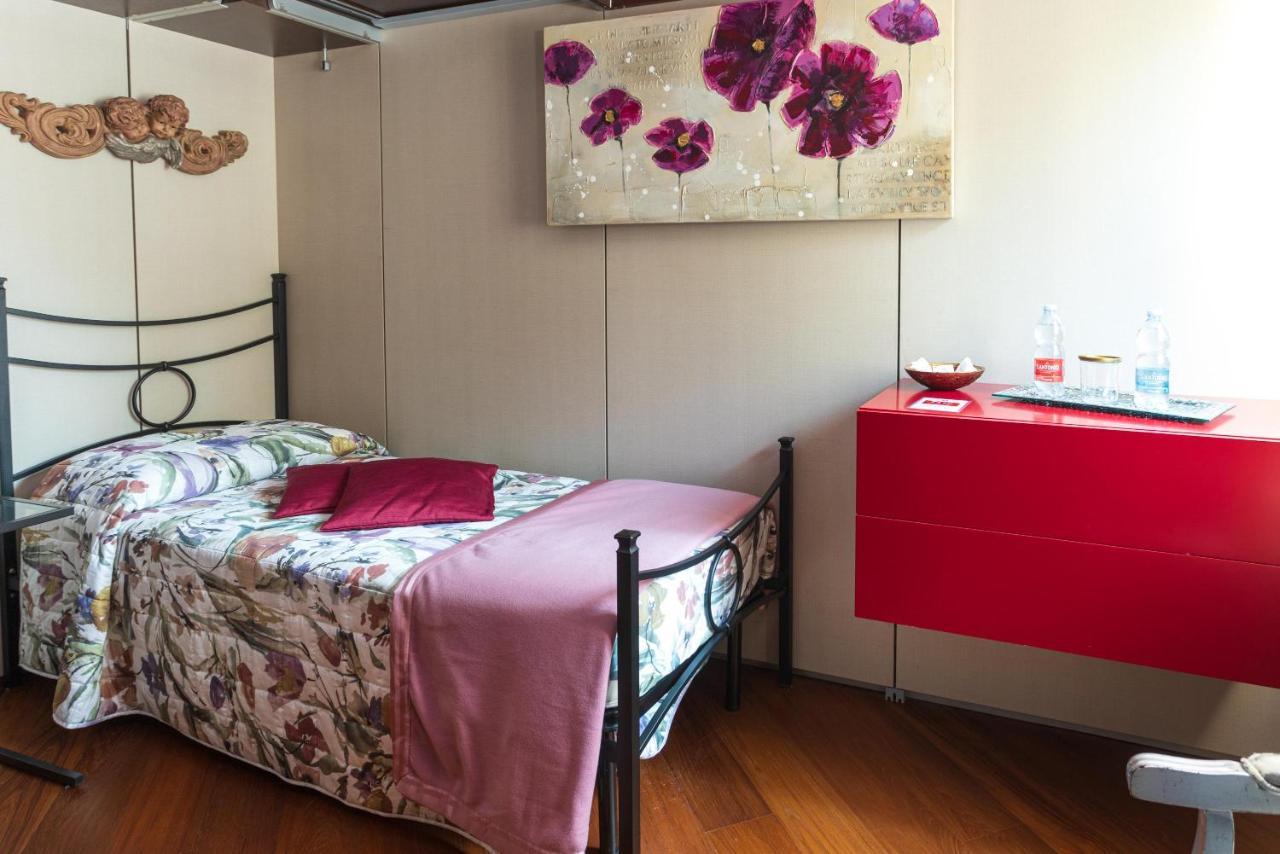 Bed and Breakfast Il Sasso Bianco Комерио Экстерьер фото