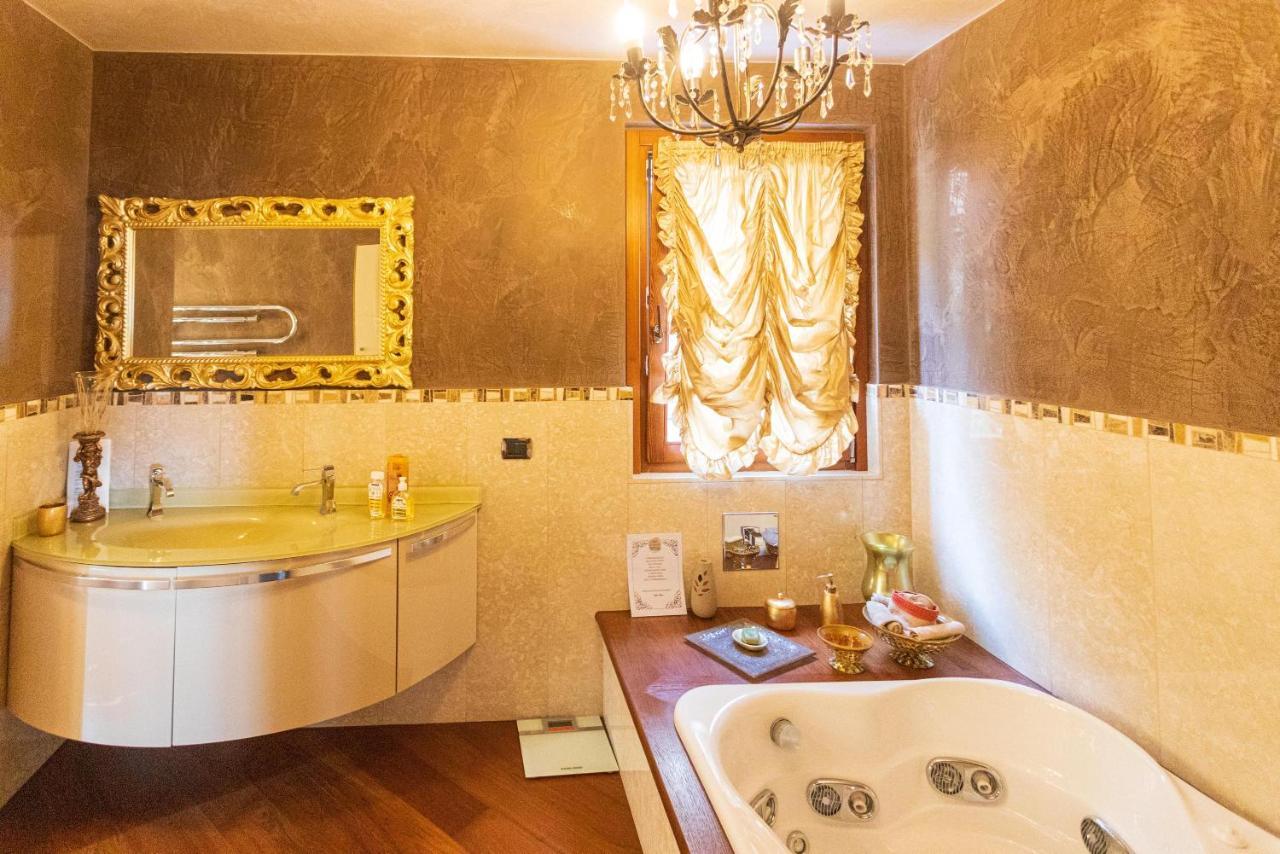 Bed and Breakfast Il Sasso Bianco Комерио Экстерьер фото